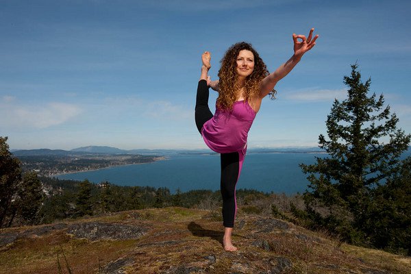 Fiji McAlpine in dancer's pose. Courtesy of Fiji McAlpine.